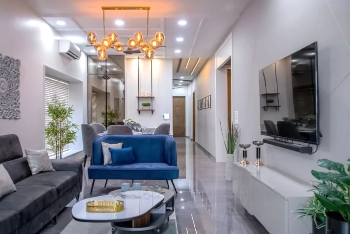 Long living room in blue and grey